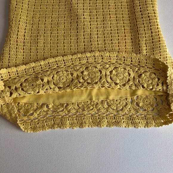 Beautiful yellow crochet top 🌼 - Picture 3 of 6